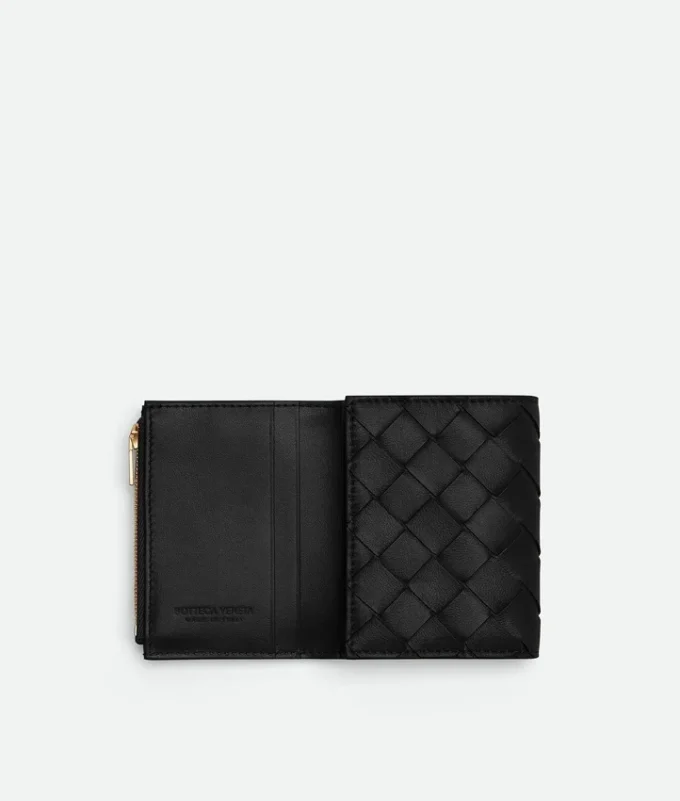 Kleine dreifach gefaltete Brieftasche aus Intrecciato Kleine dreifach gefaltete Brieftasche aus Intrecciato