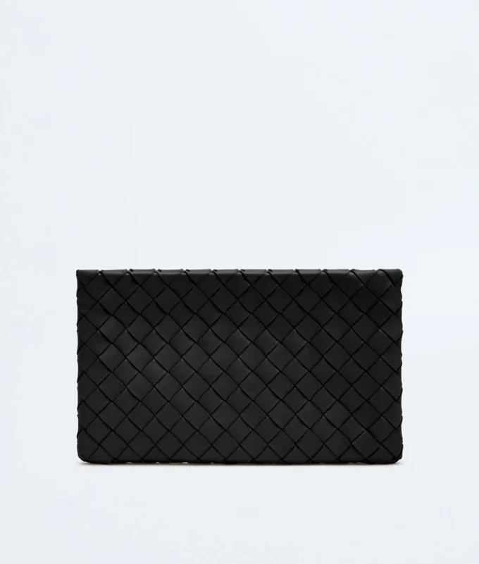 Kleine flache Tasche aus Intrecciato Kleine flache Tasche aus Intrecciato