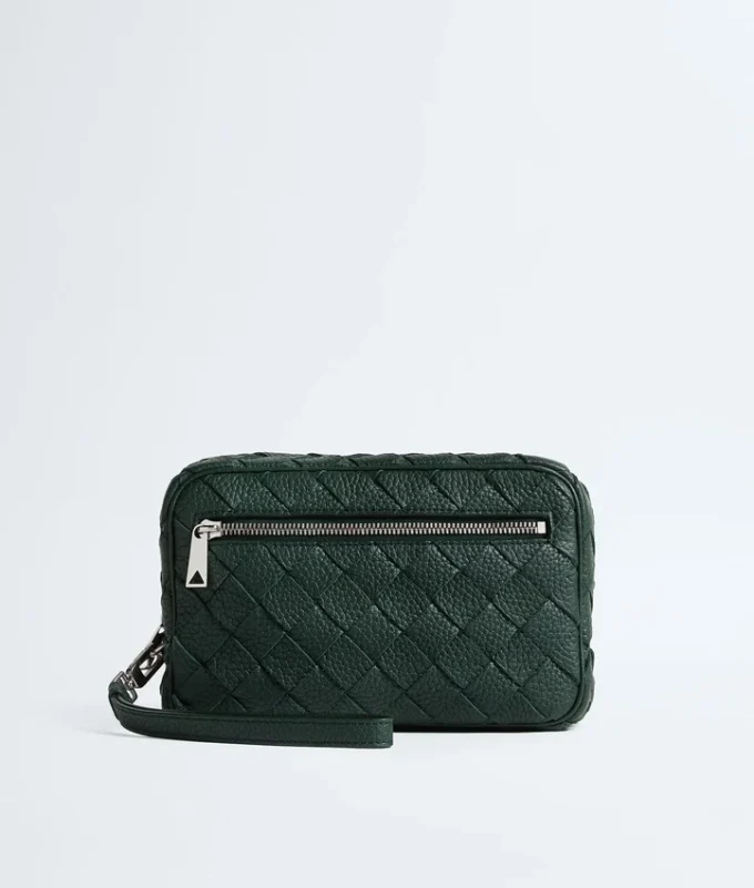 Kleine Intrecciato-Pouch mit Handschlaufe Kleine Intrecciato-Pouch mit Handschlaufe