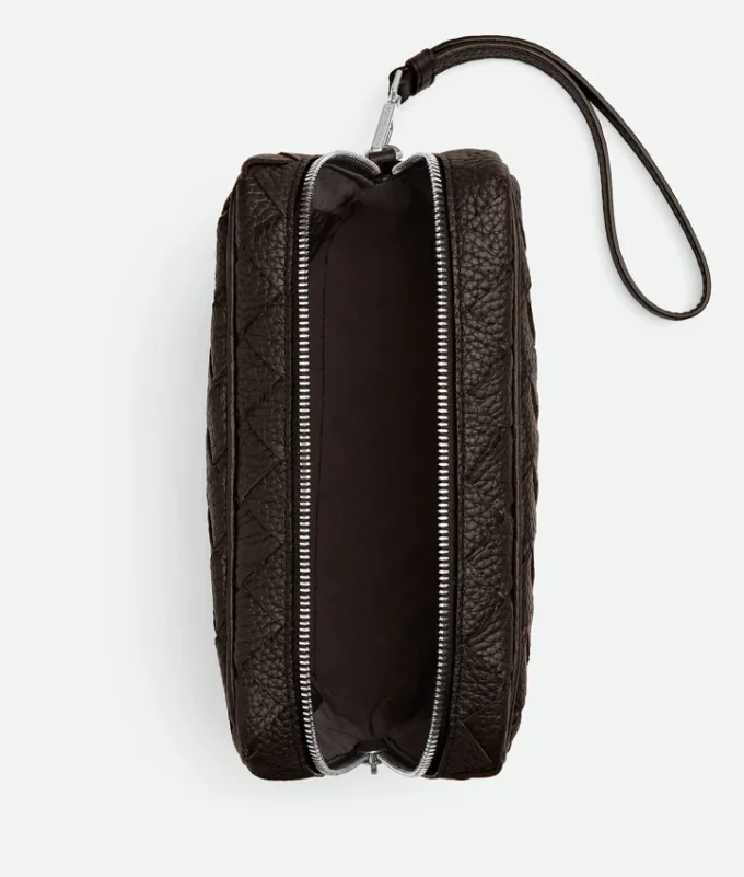 Kleine Intrecciato-Pouch mit Handschlaufe Kleine Intrecciato-Pouch mit Handschlaufe