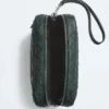 Kleine Intrecciato-Pouch mit Handschlaufe Kleine Intrecciato-Pouch mit Handschlaufe