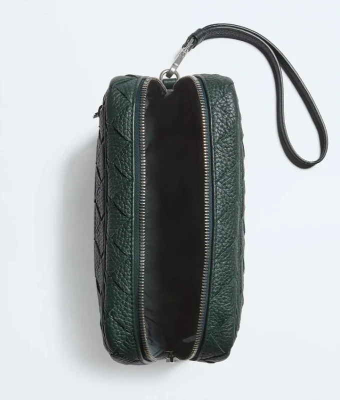 Kleine Intrecciato-Pouch mit Handschlaufe Kleine Intrecciato-Pouch mit Handschlaufe