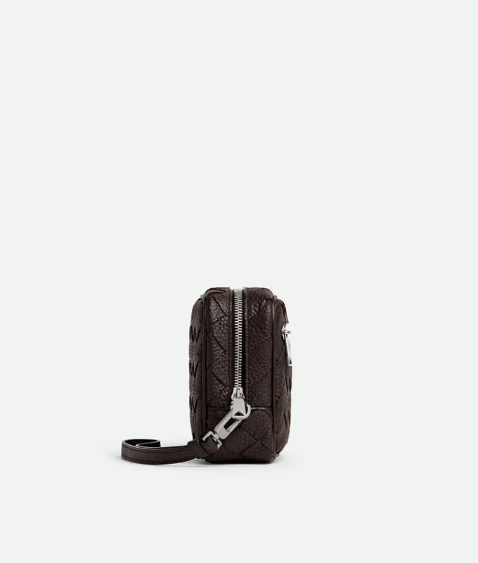 Kleine Intrecciato-Pouch mit Handschlaufe Kleine Intrecciato-Pouch mit Handschlaufe
