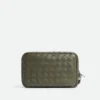 Kleine Intrecciato-Pouch mit Handschlaufe Kleine Intrecciato-Pouch mit Handschlaufe