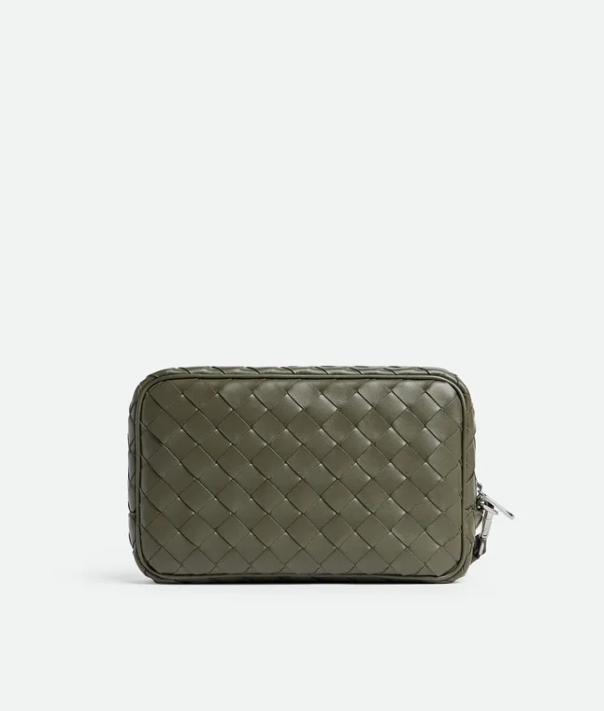 Kleine Intrecciato-Pouch mit Handschlaufe Kleine Intrecciato-Pouch mit Handschlaufe