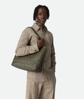 Kleine Intrecciato-Tasche mit Reißverschluss