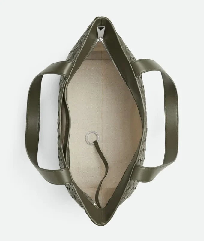 Kleine Intrecciato-Tasche mit Reißverschluss Kleine Intrecciato-Tasche mit Reißverschluss