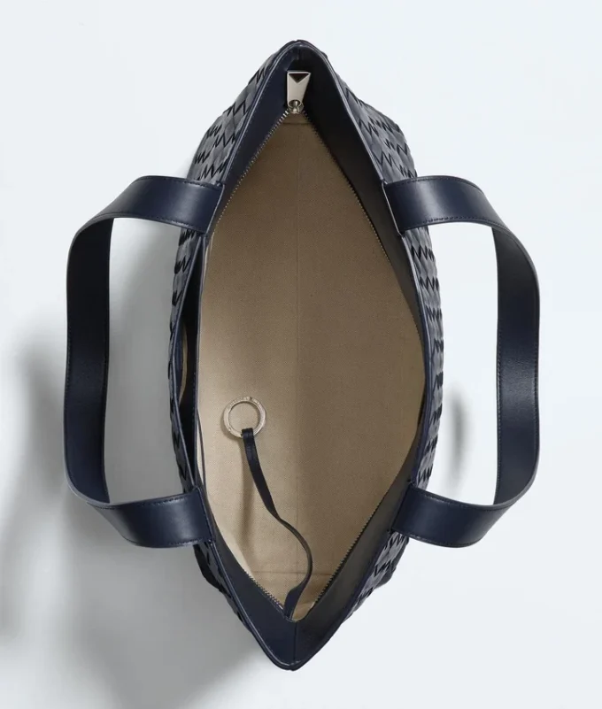 Kleine Intrecciato-Tasche mit Reißverschluss Kleine Intrecciato-Tasche mit Reißverschluss