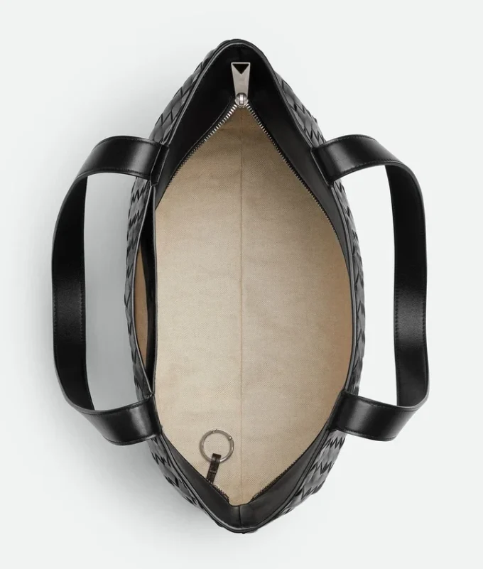 Kleine Intrecciato-Tasche mit Reißverschluss Kleine Intrecciato-Tasche mit Reißverschluss