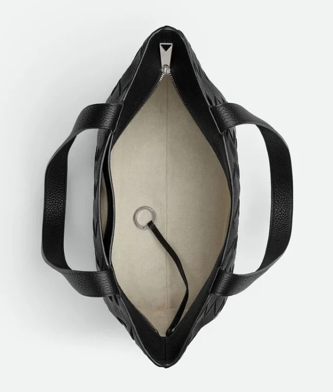 Kleine Intrecciato-Tasche mit Reißverschluss Kleine Intrecciato-Tasche mit Reißverschluss
