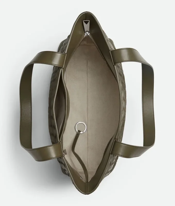 Kleine Intrecciato-Tasche mit Reißverschluss Kleine Intrecciato-Tasche mit Reißverschluss