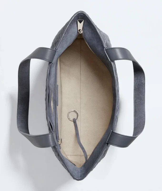 Kleine Intrecciato-Tasche mit Reißverschluss Kleine Intrecciato-Tasche mit Reißverschluss