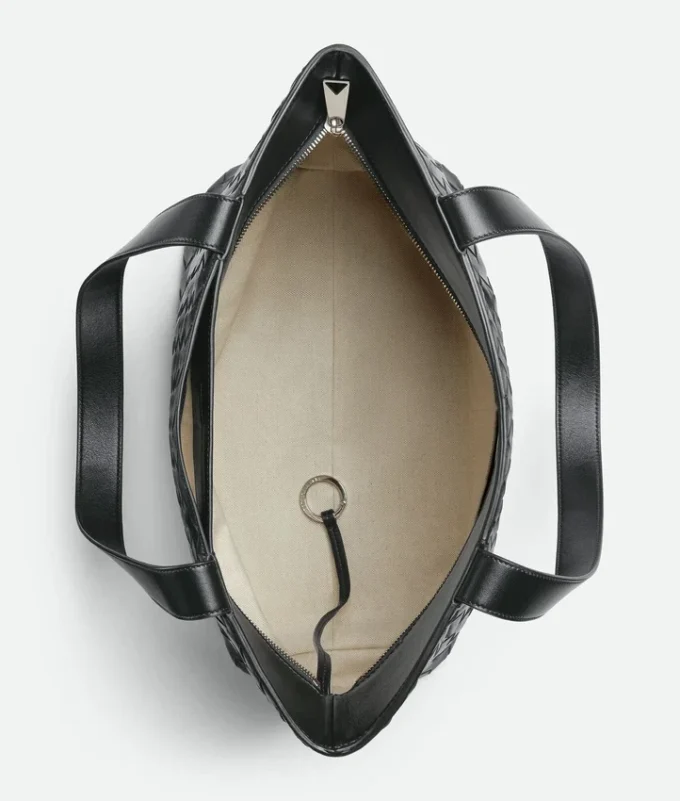 Kleine Intrecciato-Tasche mit Reißverschluss Kleine Intrecciato-Tasche mit Reißverschluss