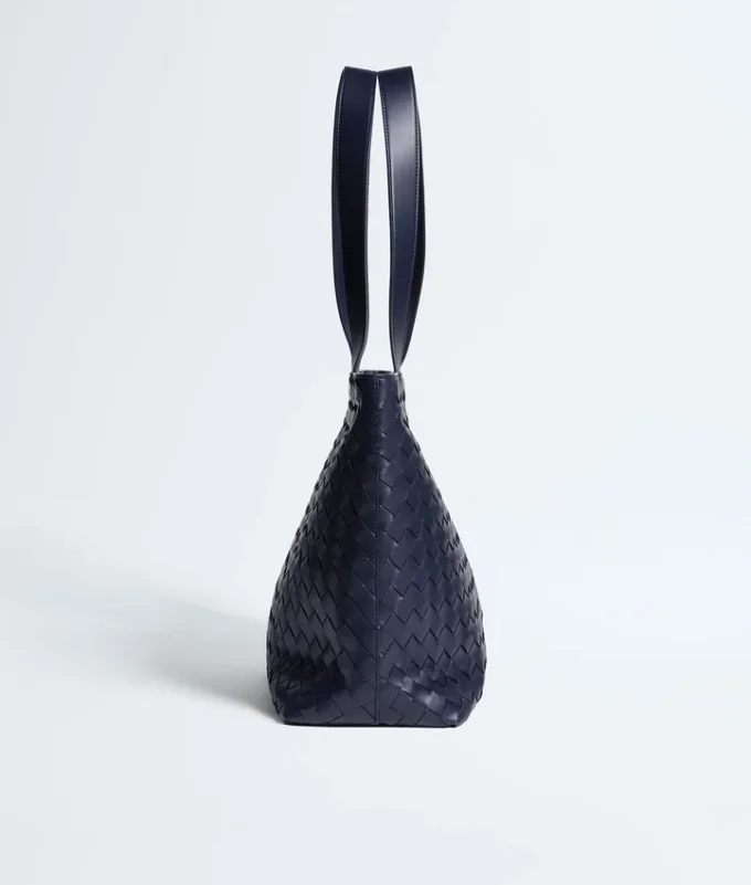 Kleine Intrecciato-Tasche mit Reißverschluss Kleine Intrecciato-Tasche mit Reißverschluss