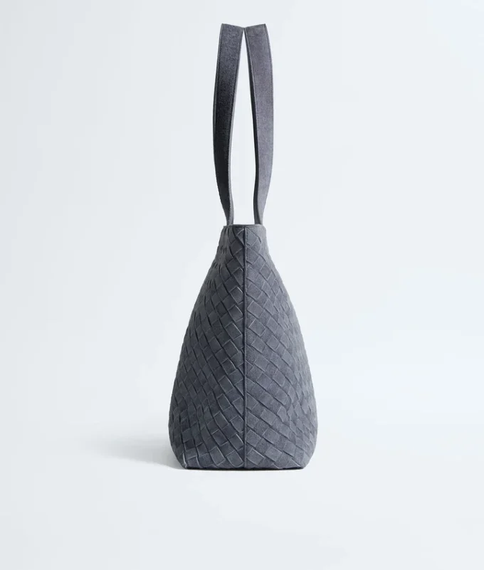 Kleine Intrecciato-Tasche mit Reißverschluss Kleine Intrecciato-Tasche mit Reißverschluss