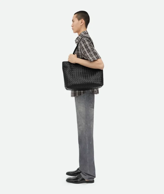 Kleine Intrecciato-Tasche mit Reißverschluss Kleine Intrecciato-Tasche mit Reißverschluss