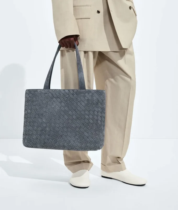 Kleine Intrecciato-Tasche mit Reißverschluss Kleine Intrecciato-Tasche mit Reißverschluss