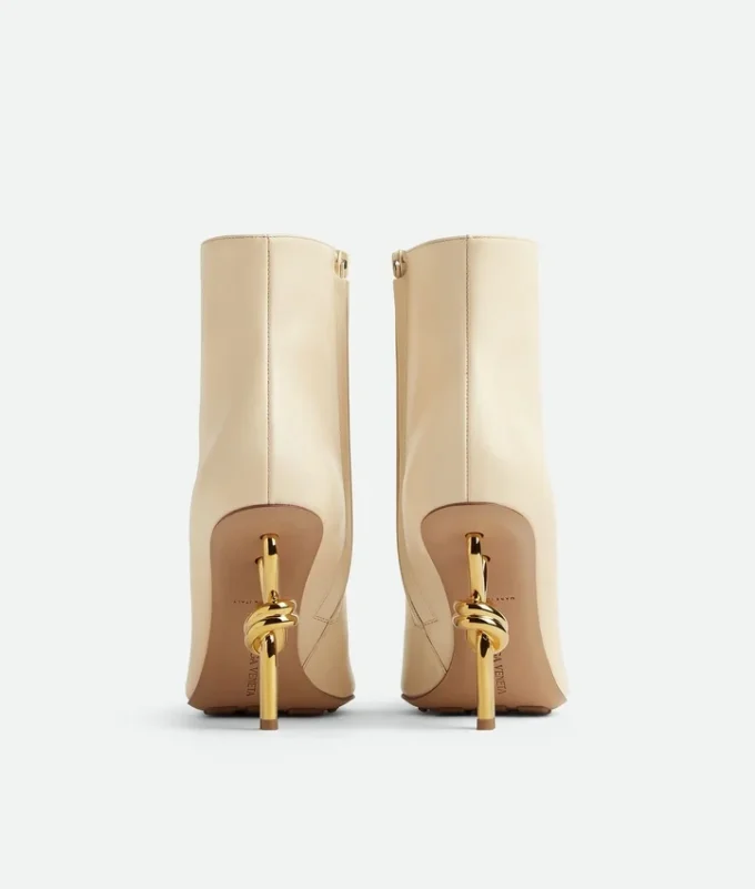 Knot-Stiefel Knot-Stiefel