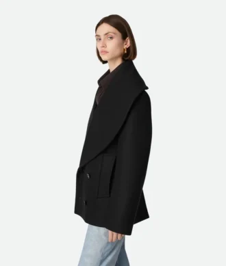 Kurzer Mantel aus Stretch-Wolle