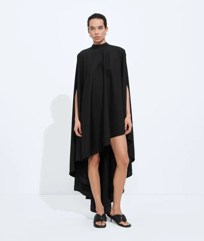 Leichtes Kaftan-Kleid aus Wolle Leichtes Kaftan-Kleid aus Wolle