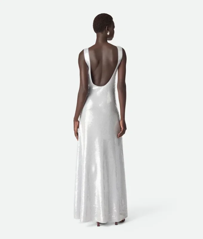 Leichtes Viskose-Paillettenkleid Leichtes Viskose-Paillettenkleid