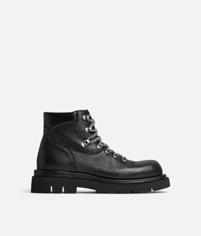 Lug Wanderstiefelette mit Profilsohle Lug Wanderstiefelette mit Profilsohle