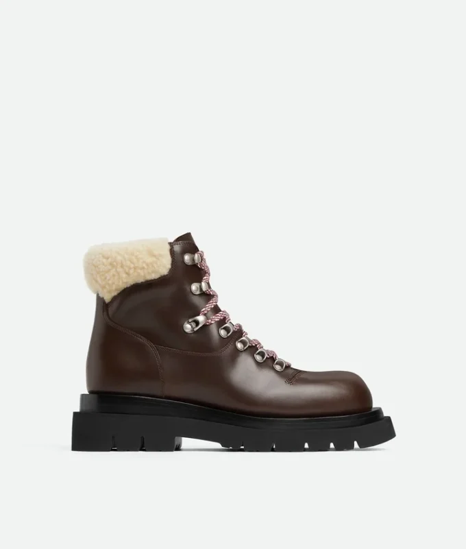 Lug Wanderstiefelette mit Profilsohle Lug Wanderstiefelette mit Profilsohle