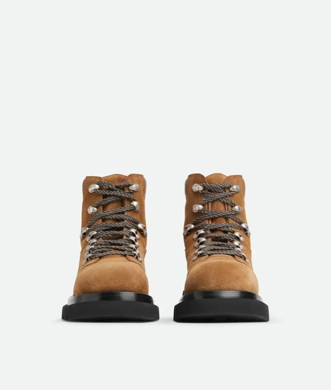 Lug Wanderstiefelette mit Profilsohle Lug Wanderstiefelette mit Profilsohle