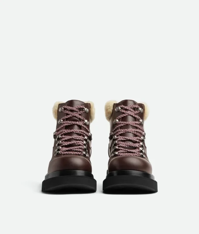 Lug Wanderstiefelette mit Profilsohle Lug Wanderstiefelette mit Profilsohle