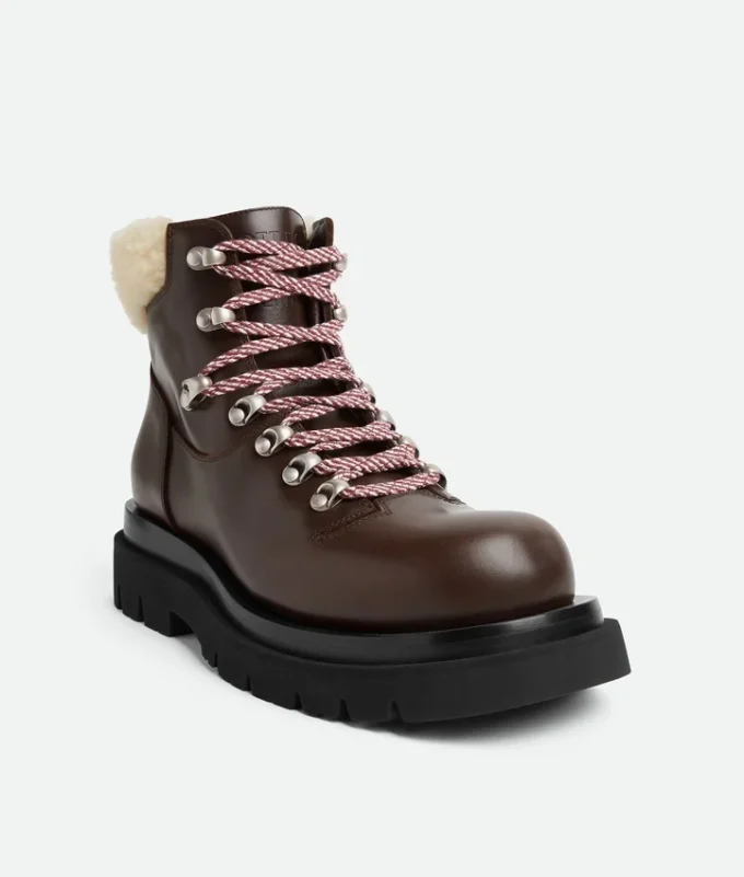 Lug Wanderstiefelette mit Profilsohle Lug Wanderstiefelette mit Profilsohle