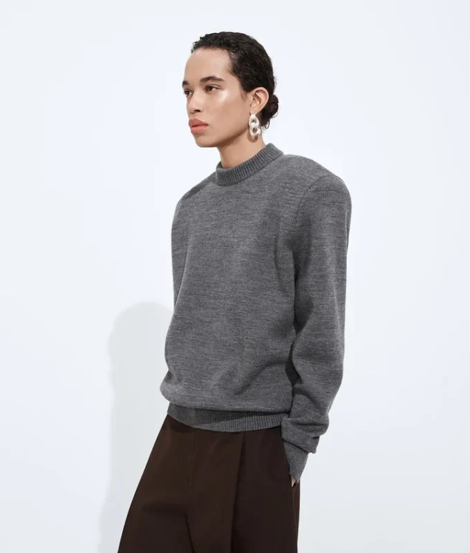 Maßgeschneiderter Pullover aus Wolle Maßgeschneiderter Pullover aus Wolle