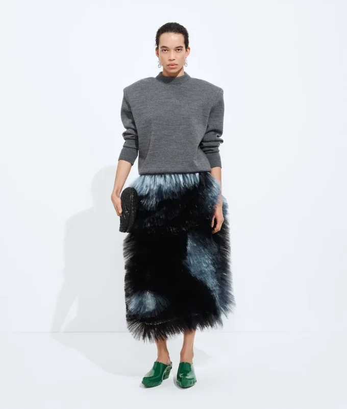 Maßgeschneiderter Pullover aus Wolle Maßgeschneiderter Pullover aus Wolle