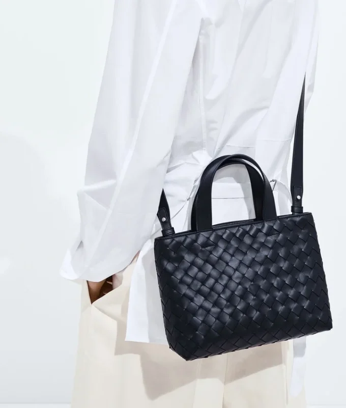 Mini Intrecciato Tote mit Reißverschluss Mini Intrecciato Tote mit Reißverschluss