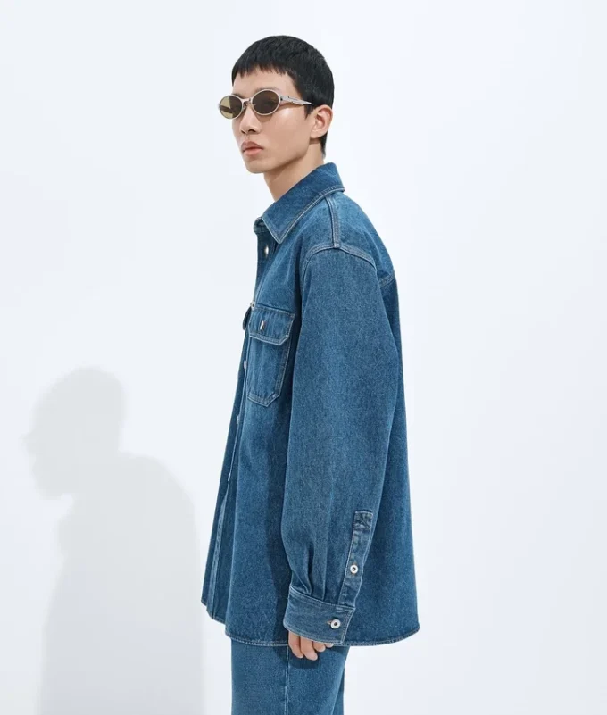 Overshirt aus mittelblauem Indigo-Denim Overshirt aus mittelblauem Indigo-Denim