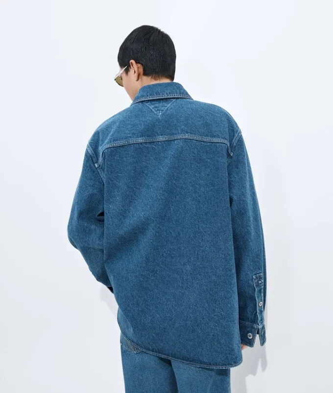 Overshirt aus mittelblauem Indigo-Denim Overshirt aus mittelblauem Indigo-Denim