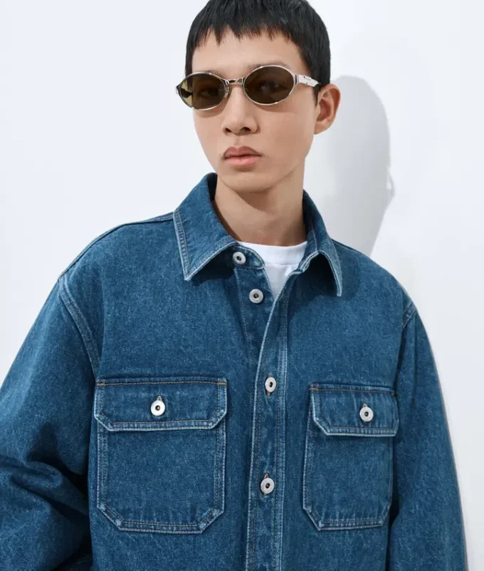 Overshirt aus mittelblauem Indigo-Denim Overshirt aus mittelblauem Indigo-Denim