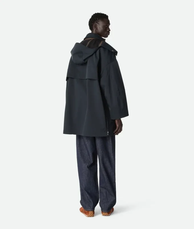 Parka mit Kapuze aus gebondeter Tech-Wolle Parka mit Kapuze aus gebondeter Tech-Wolle