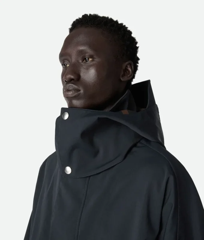 Parka mit Kapuze aus gebondeter Tech-Wolle Parka mit Kapuze aus gebondeter Tech-Wolle