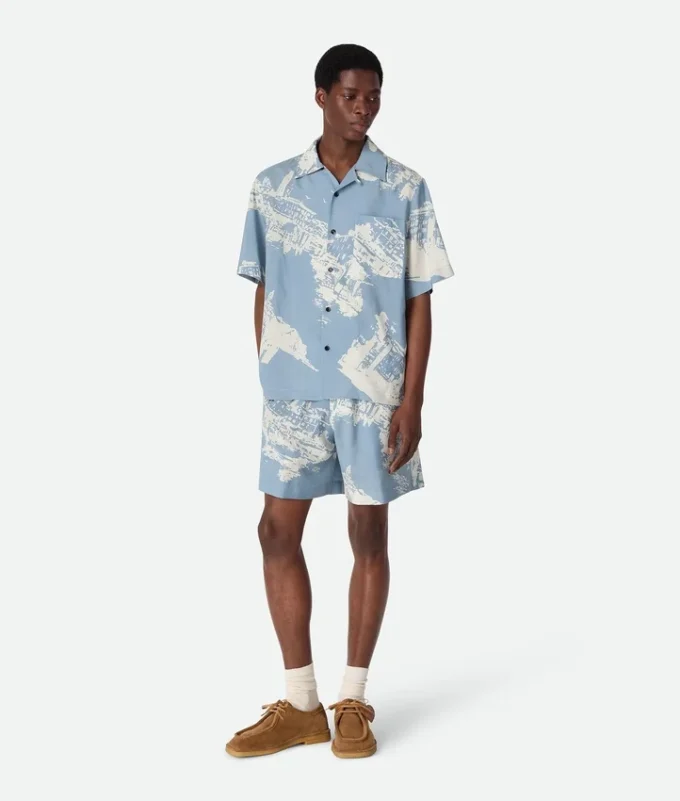 Seidenshorts mit italienischem Postkartenprint Seidenshorts mit italienischem Postkartenprint