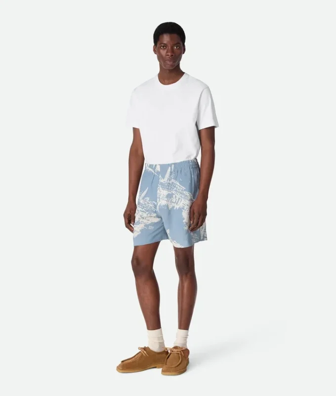 Seidenshorts mit italienischem Postkartenprint Seidenshorts mit italienischem Postkartenprint