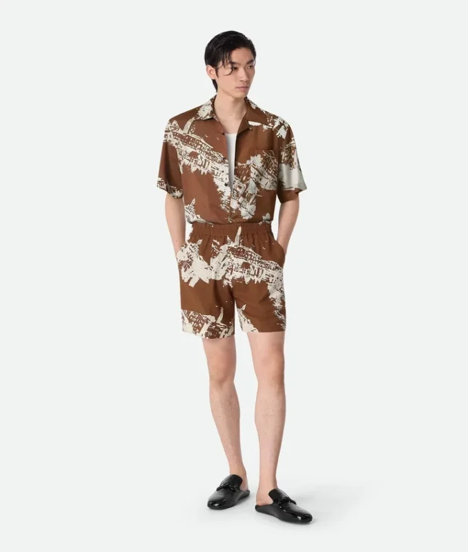 Seidenshorts mit italienischem Postkartenprint Seidenshorts mit italienischem Postkartenprint