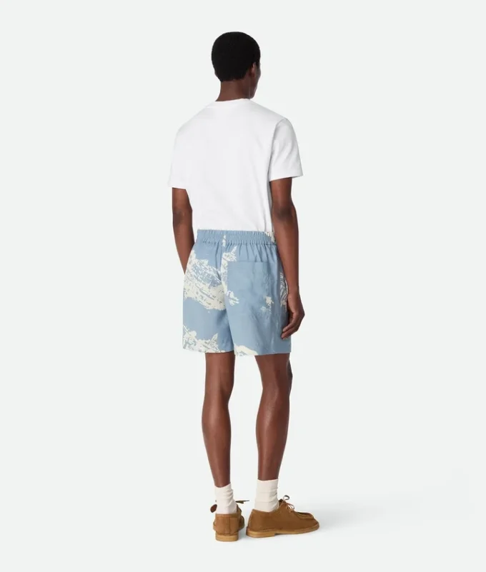 Seidenshorts mit italienischem Postkartenprint Seidenshorts mit italienischem Postkartenprint