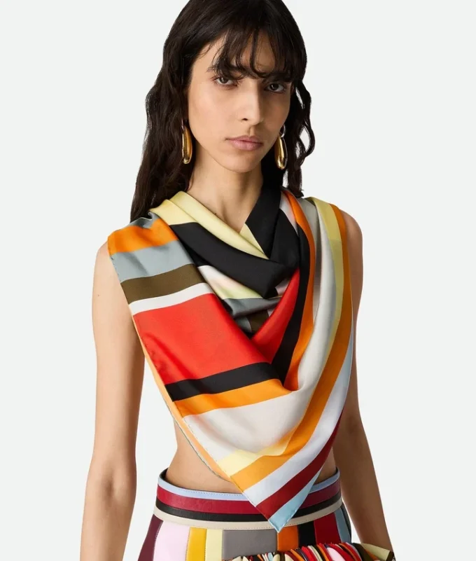 Seidentwill-Foulard mit Streifen Seidentwill-Foulard mit Streifen