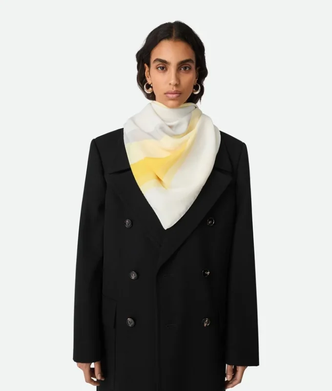 Seidentwill-Foulard mit Streifen Seidentwill-Foulard mit Streifen