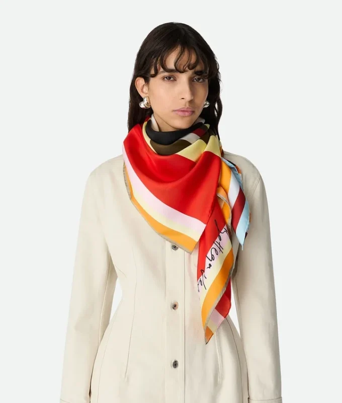 Seidentwill-Foulard mit Streifen Seidentwill-Foulard mit Streifen