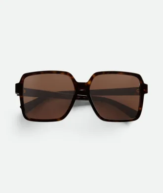 Sonnenbrille mit weicher, eckiger Form