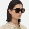 Sonnenbrille mit weicher, eckiger Form Sonnenbrille mit weicher, eckiger Form