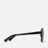 Sonnenbrille mit weicher, eckiger Form Sonnenbrille mit weicher, eckiger Form
