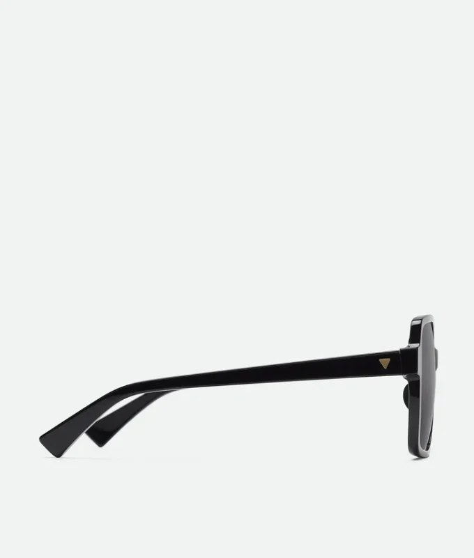 Sonnenbrille mit weicher, eckiger Form Sonnenbrille mit weicher, eckiger Form