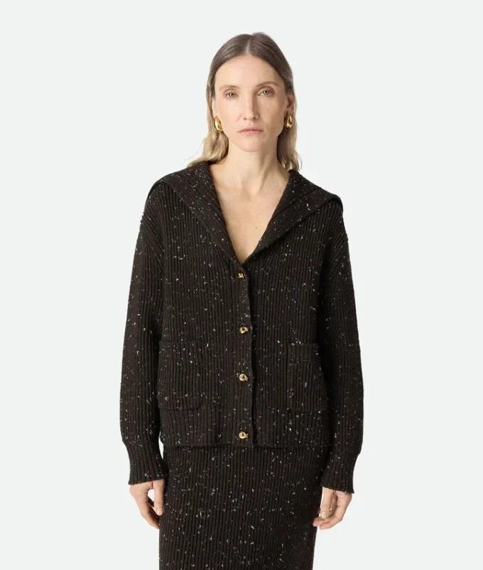 Strickjacke aus Wolle mit englischem Rippenmuster Strickjacke aus Wolle mit englischem Rippenmuster